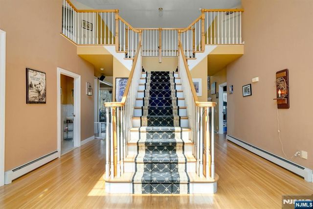 13 Greenfield Hill, Sparta, NJ 07871