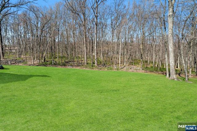 13 Greenfield Hill, Sparta, NJ 07871