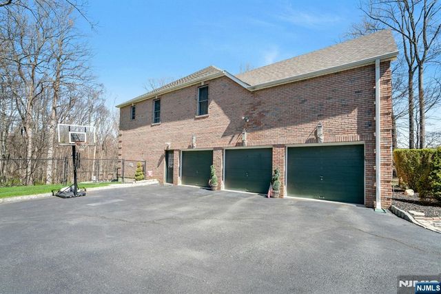 13 Greenfield Hill, Sparta, NJ 07871