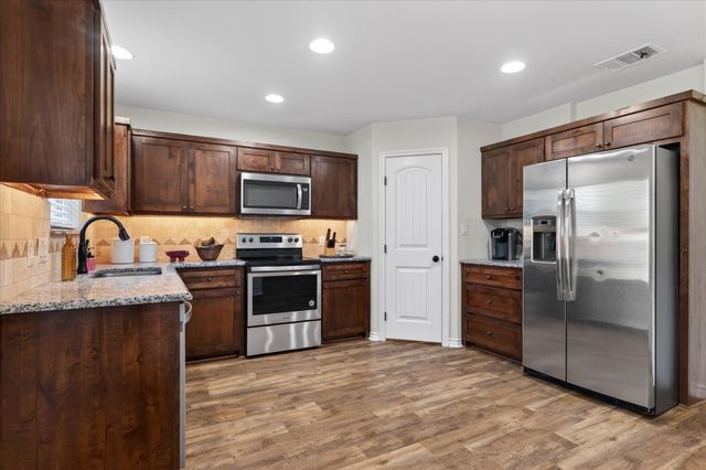 805 Main Street, Tioga, TX 76271