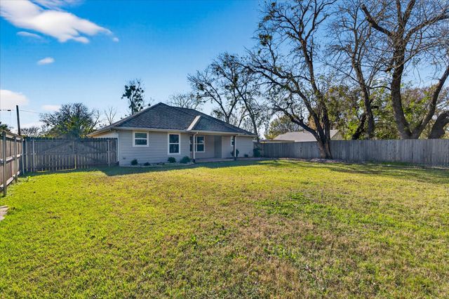 805 Main Street, Tioga, TX 76271