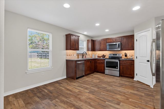 805 Main Street, Tioga, TX 76271