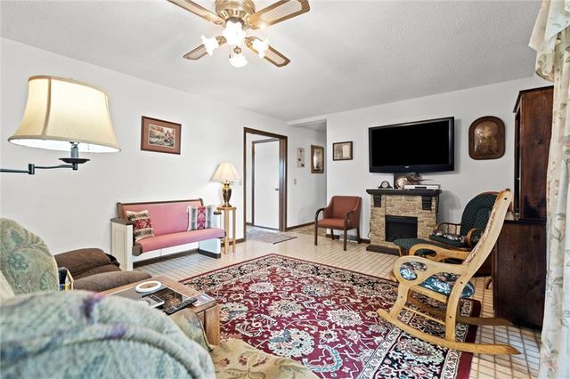 17739 Eisenhower Road, Leavenworth, KS 66048