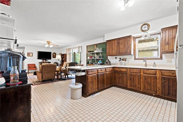 17739 Eisenhower Road, Leavenworth, KS 66048