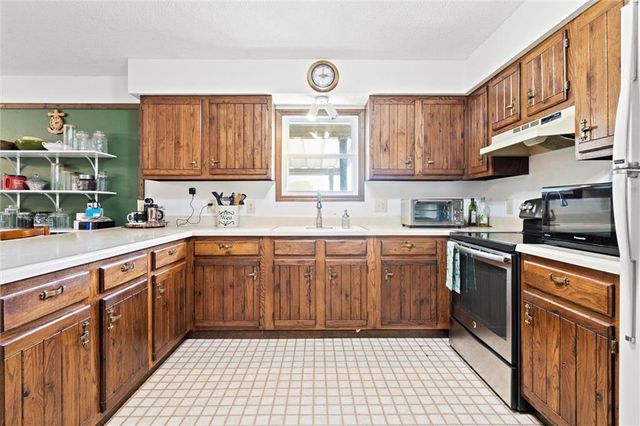 17739 Eisenhower Road, Leavenworth, KS 66048