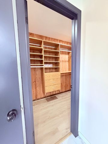 1670 N Douglas Court, Arlington Heights, IL 60004