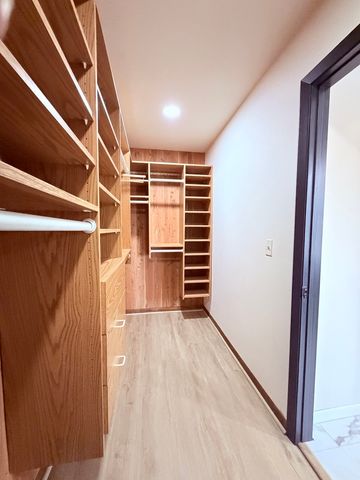 1670 N Douglas Court, Arlington Heights, IL 60004