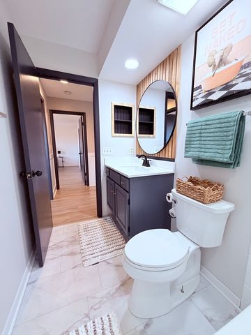 1670 N Douglas Court, Arlington Heights, IL 60004