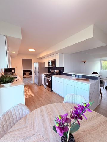 1670 N Douglas Court, Arlington Heights, IL 60004