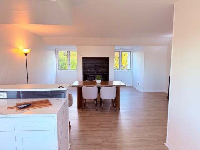 1670 N Douglas Court, Arlington Heights, IL 60004