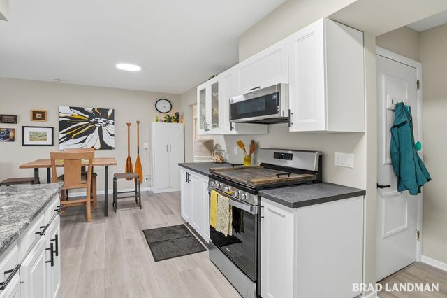 2317 Holly Avenue, Portage City, MI 49024