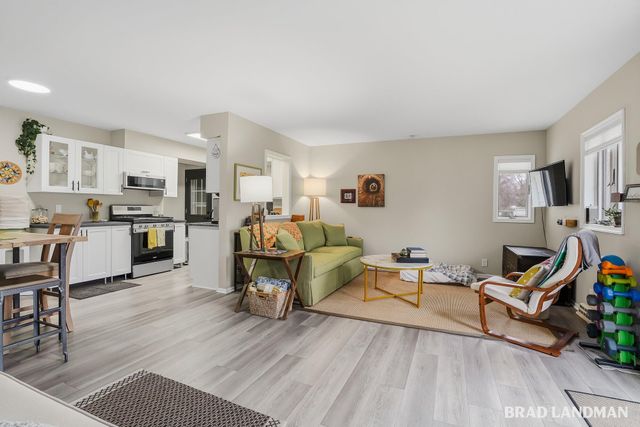 2317 Holly Avenue, Portage City, MI 49024