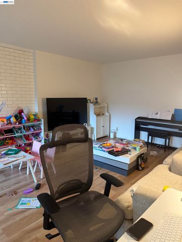 637 Keats, Palo Alto, CA 94303