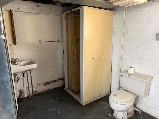 305 N Lafayette St, New Castle, PA 16102