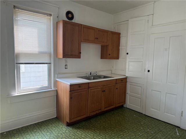305 N Lafayette St, New Castle, PA 16102