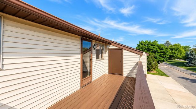 2232 London Bridge Drive 42, Rochester Hills, MI 48307