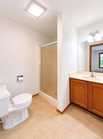 2232 London Bridge Drive 42, Rochester Hills, MI 48307