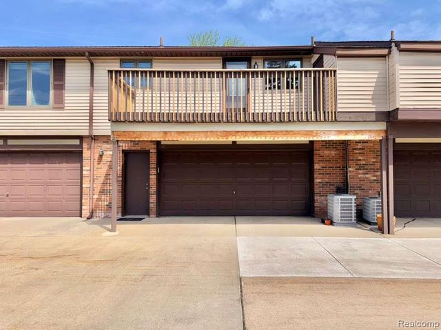 2232 London Bridge Drive 42, Rochester Hills, MI 48307