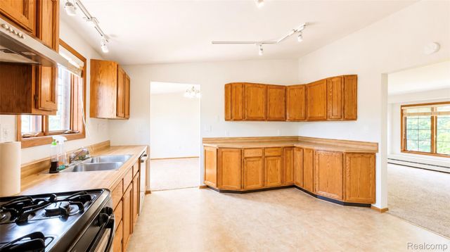 2232 London Bridge Drive 42, Rochester Hills, MI 48307