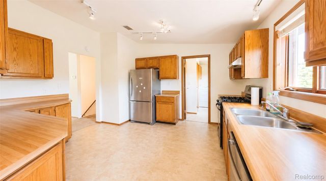 2232 London Bridge Drive 42, Rochester Hills, MI 48307