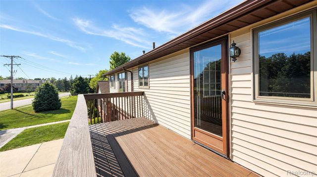 2232 London Bridge Drive 42, Rochester Hills, MI 48307