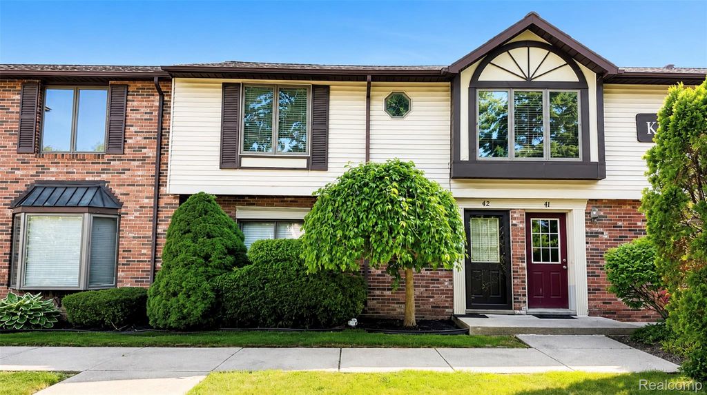 2232 London Bridge Drive 42, Rochester Hills, MI 48307
