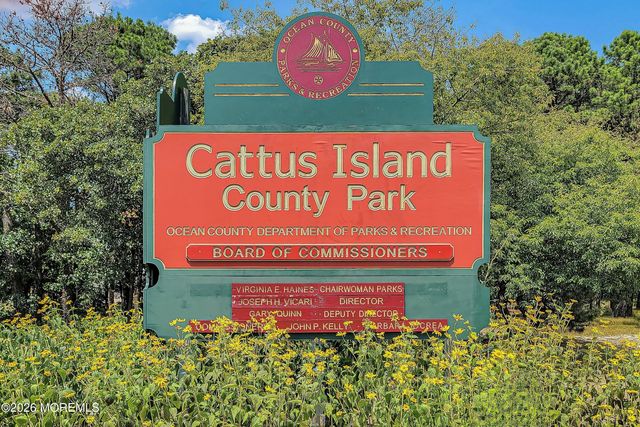 1242 Cattus Island Boulevard, Toms River, NJ 08753