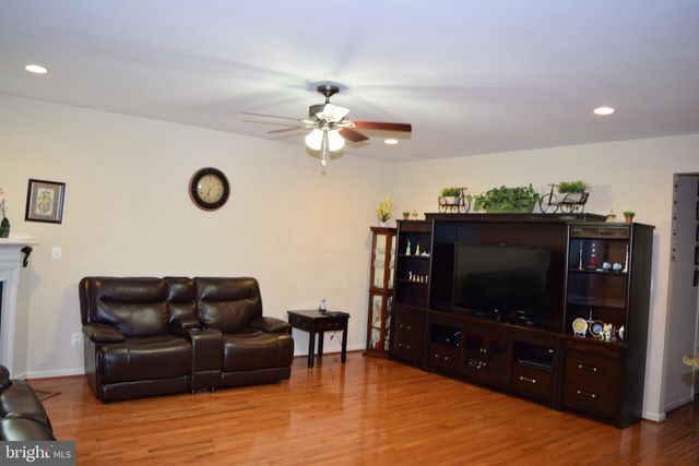 3791 LOUISE AVE, Chantilly, VA 20151