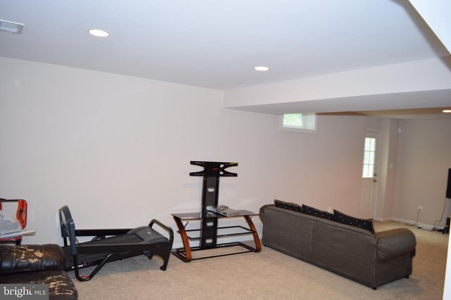 3791 LOUISE AVE, Chantilly, VA 20151