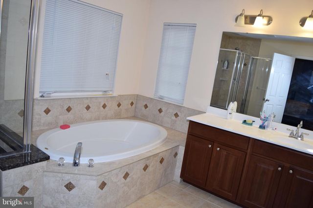 3791 LOUISE AVE, Chantilly, VA 20151