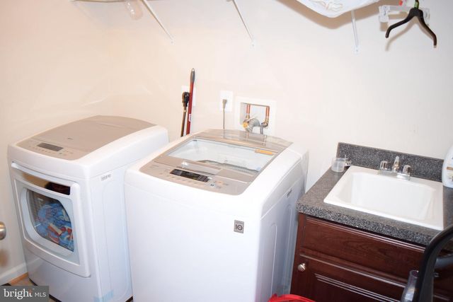 3791 LOUISE AVE, Chantilly, VA 20151