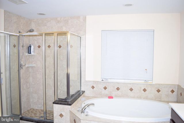 3791 LOUISE AVE, Chantilly, VA 20151