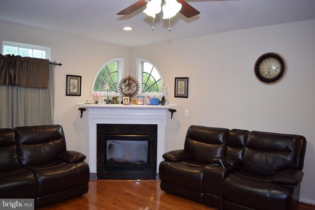 3791 LOUISE AVE, Chantilly, VA 20151