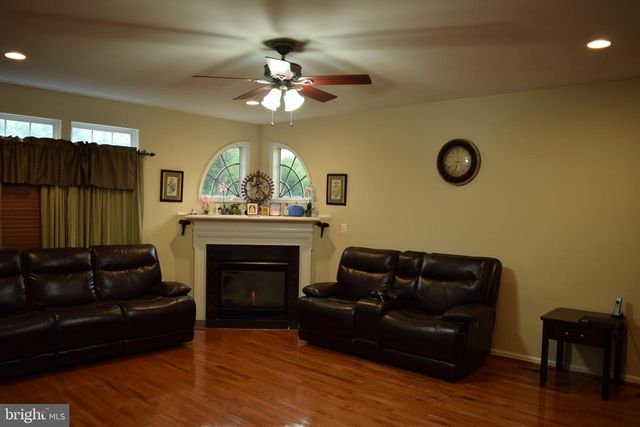 3791 LOUISE AVE, Chantilly, VA 20151
