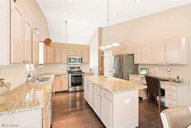 2551 Edgebrook Crossing, Twinsburg, OH 44087