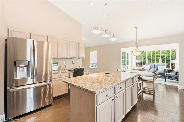 2551 Edgebrook Crossing, Twinsburg, OH 44087