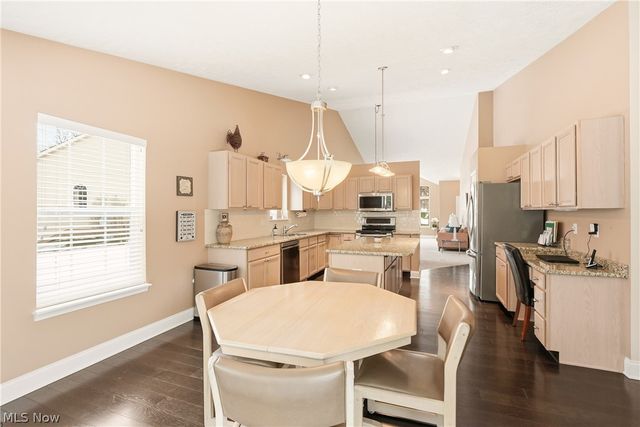 2551 Edgebrook Crossing, Twinsburg, OH 44087