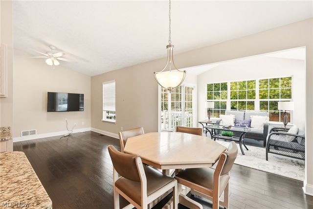 2551 Edgebrook Crossing, Twinsburg, OH 44087