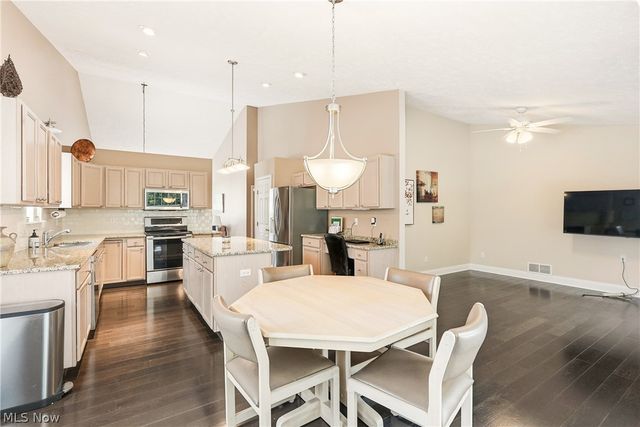 2551 Edgebrook Crossing, Twinsburg, OH 44087