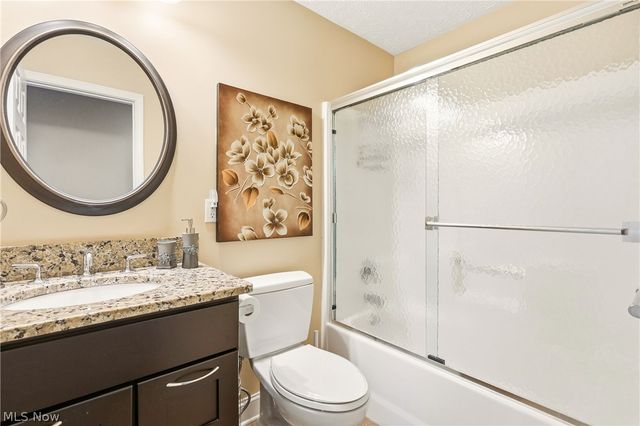 2551 Edgebrook Crossing, Twinsburg, OH 44087