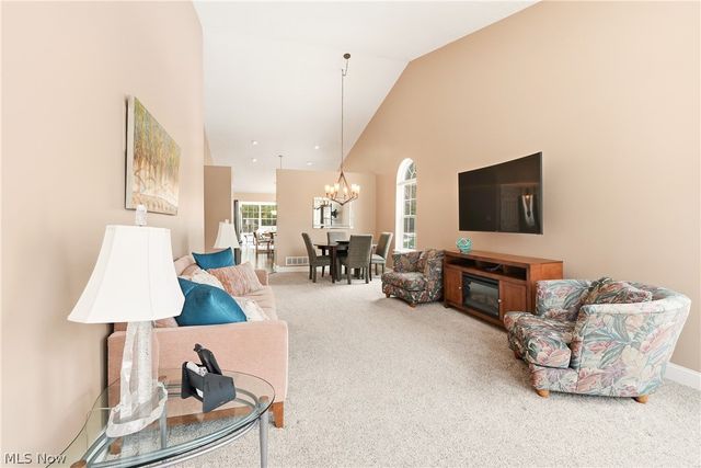 2551 Edgebrook Crossing, Twinsburg, OH 44087