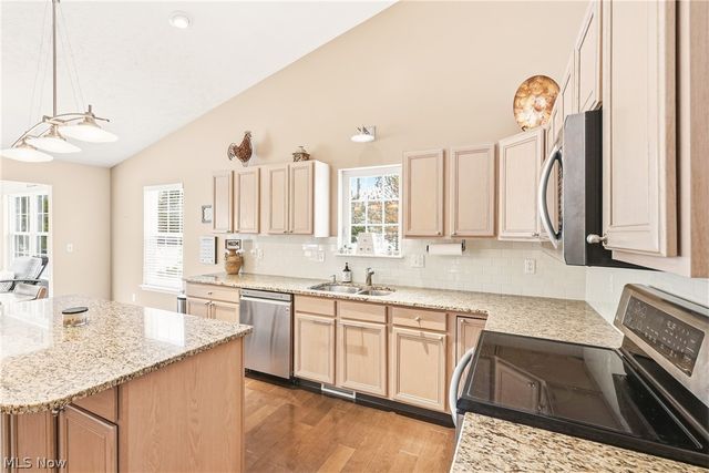 2551 Edgebrook Crossing, Twinsburg, OH 44087