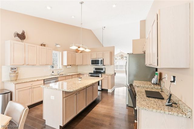 2551 Edgebrook Crossing, Twinsburg, OH 44087