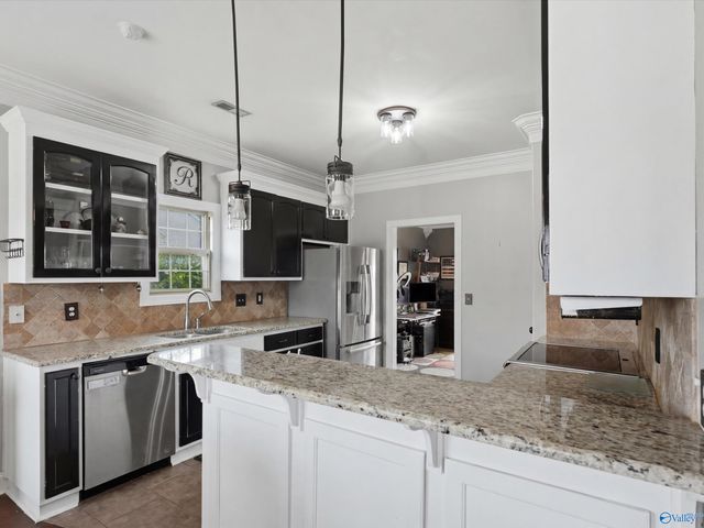 7553 Crestridge Drive, Owens Cross Roads, AL 35763
