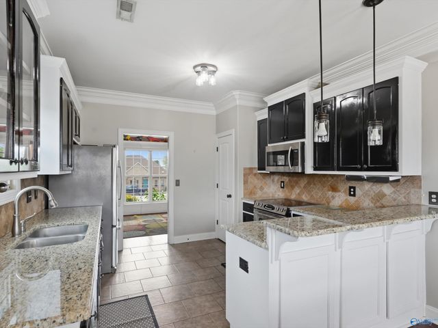 7553 Crestridge Drive, Owens Cross Roads, AL 35763