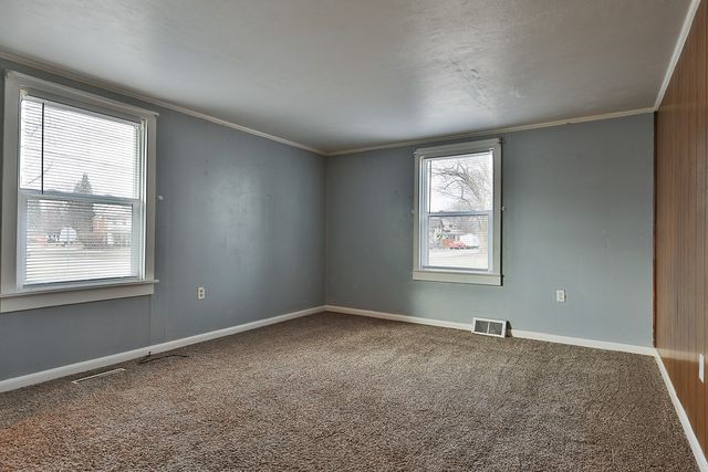 109 W Walnut Street, New Sharon, IA 50207