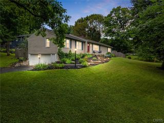 10 Bishop Drive, Manlius, NY 13066