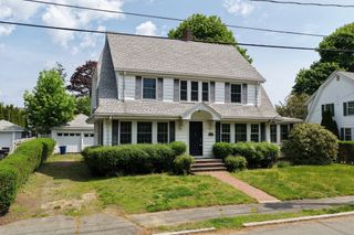 9 Cedar St, Marblehead, MA 01945