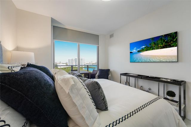 16385 Biscayne Boulevard 1502, North Miami Beach, FL 33160