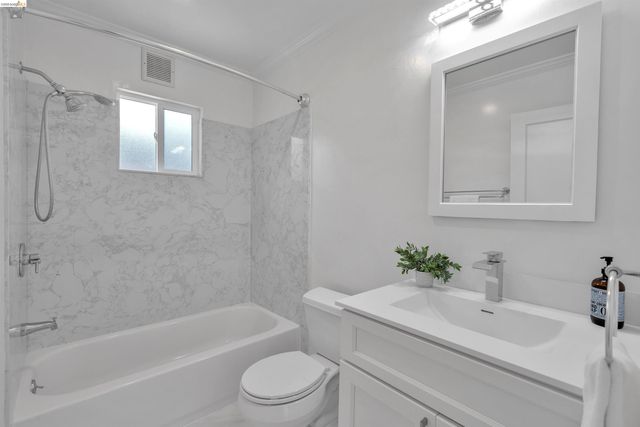 4352 Gem Ave, Castro Valley, CA 94546